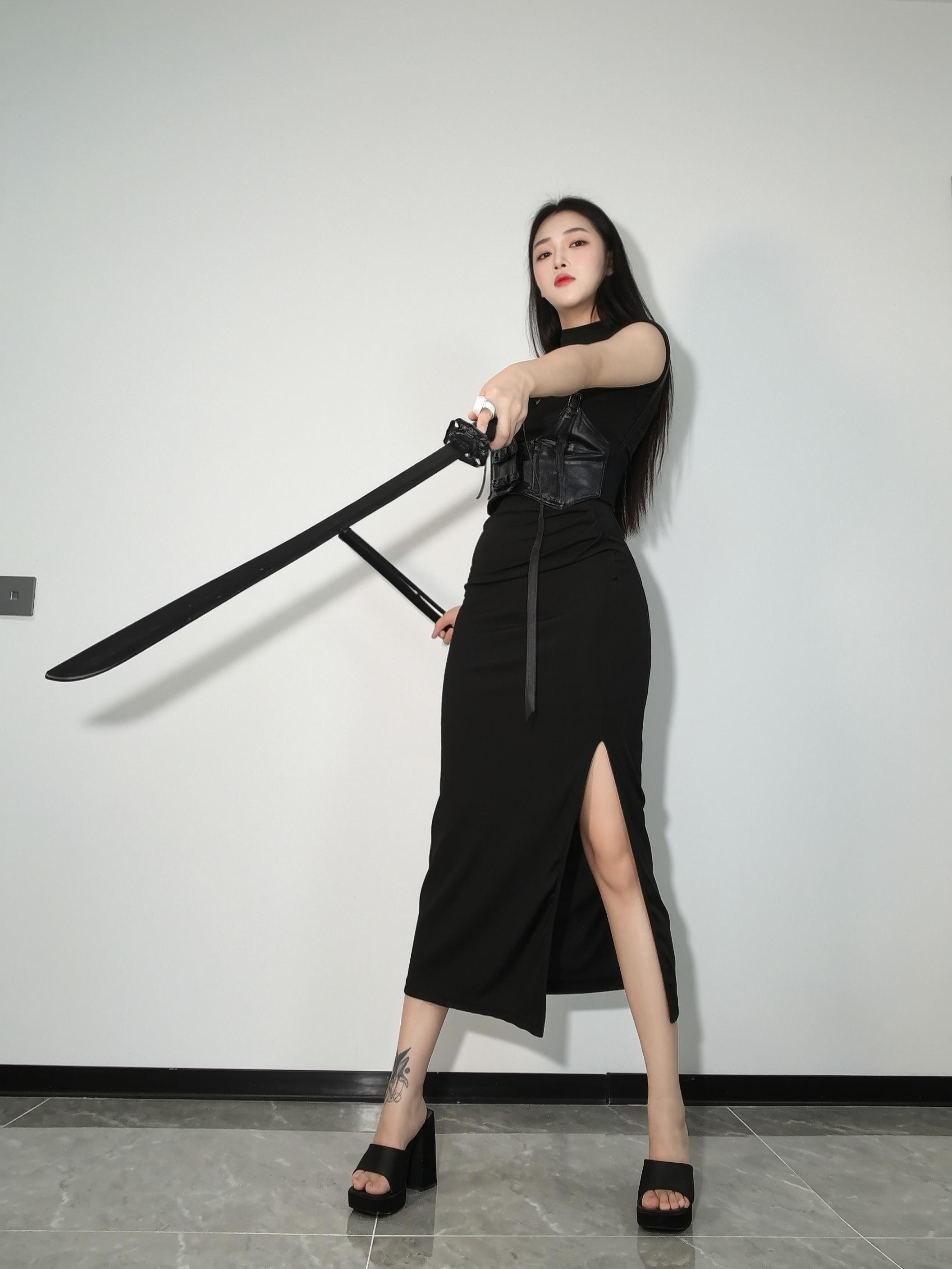 女孩们一身傲骨 又何惧天高。