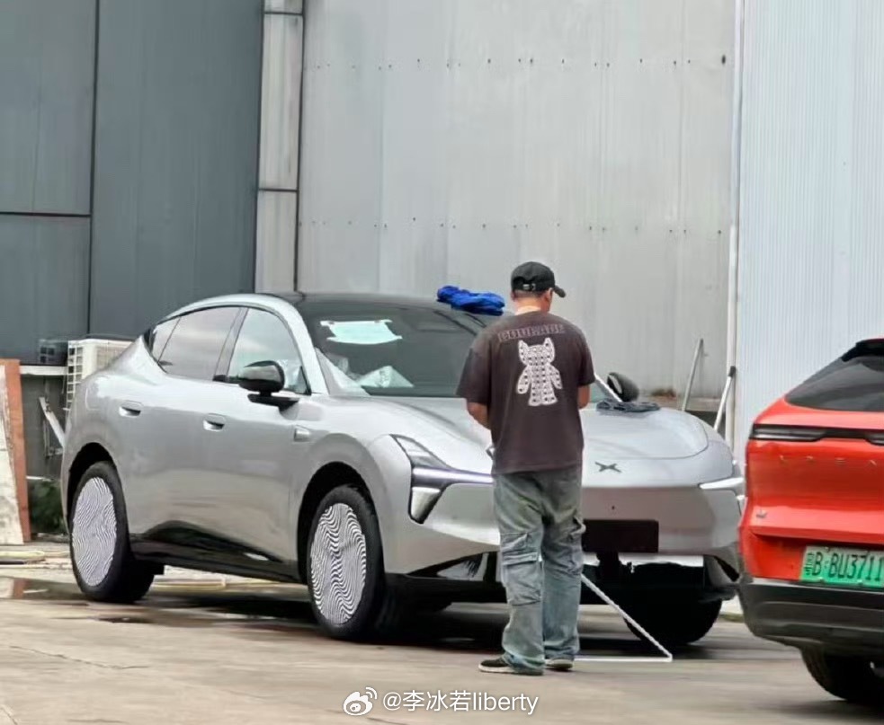 finallyta还是来了小鹏Mona SUV无伪图洗车了已经看来要上了值得关注