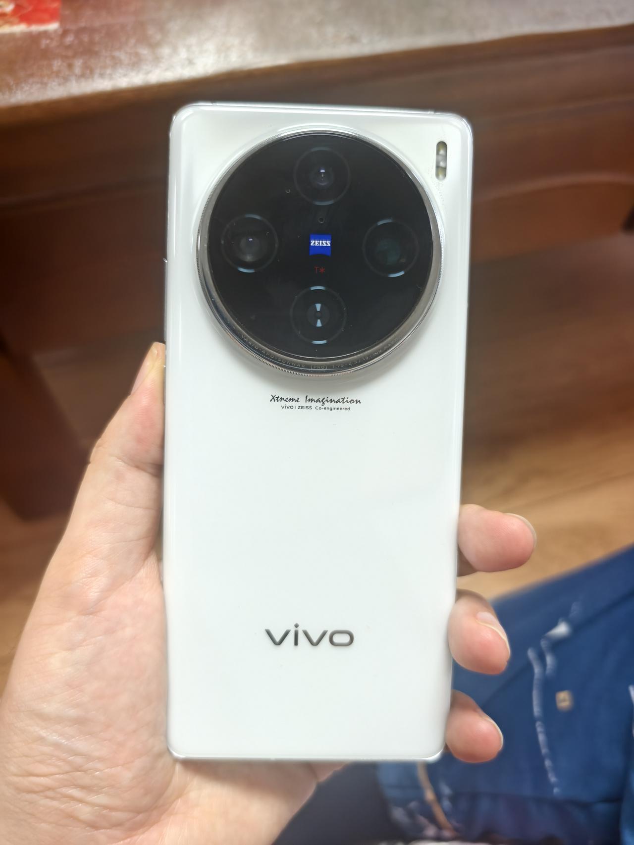 从闲鱼买了一部二手的vivo x100pro，以前买x100的时候也考虑过x10