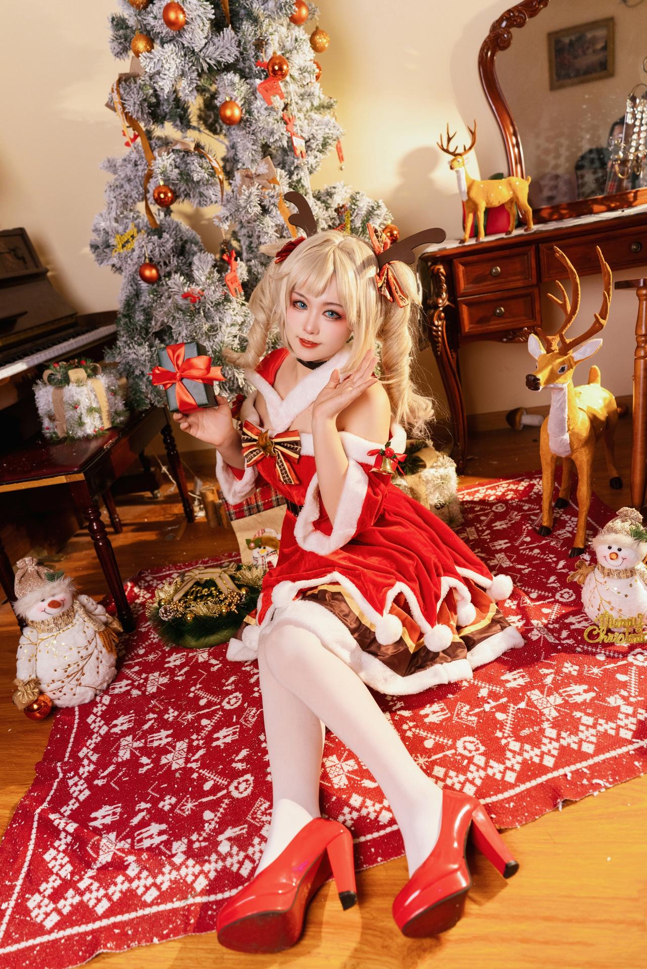 圣诞节了，全世界都要吃苹果，保平安，芭芭拉冲啊！
COSER：芝麻太小开不了门#