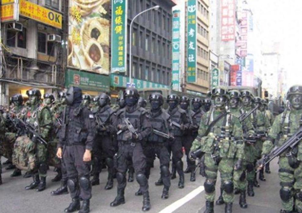 台湾回归在即！问题来了，当部队开始登陆，履行接管台湾的责任时，台湾还有30万武装