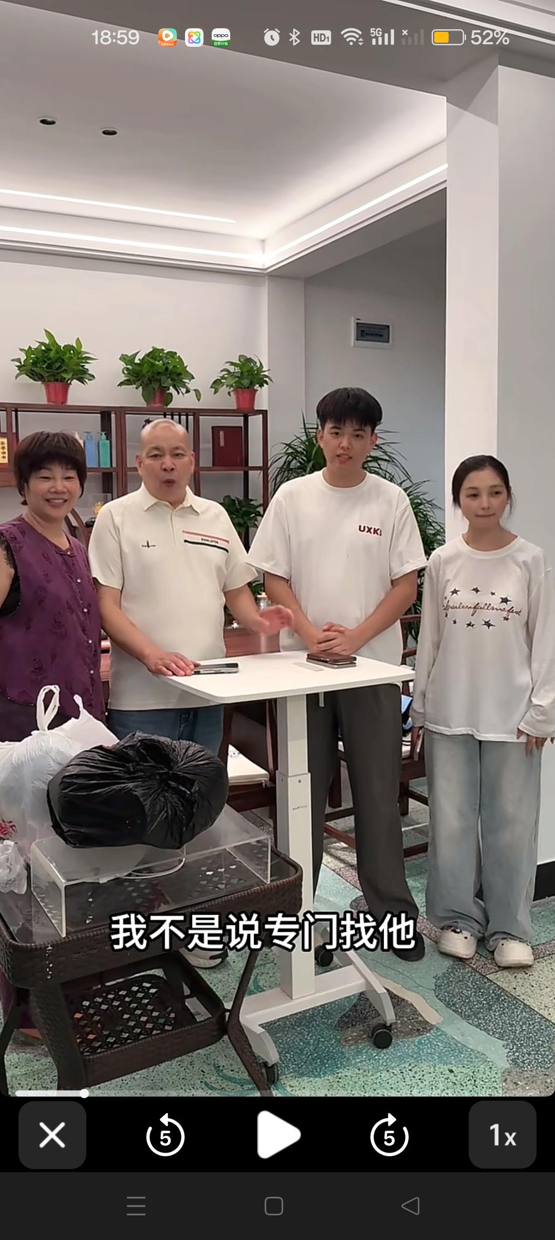 金牌说直播收尾的时候收到了大伯满满的祝福语，非常的感动😍



有家人的支持与