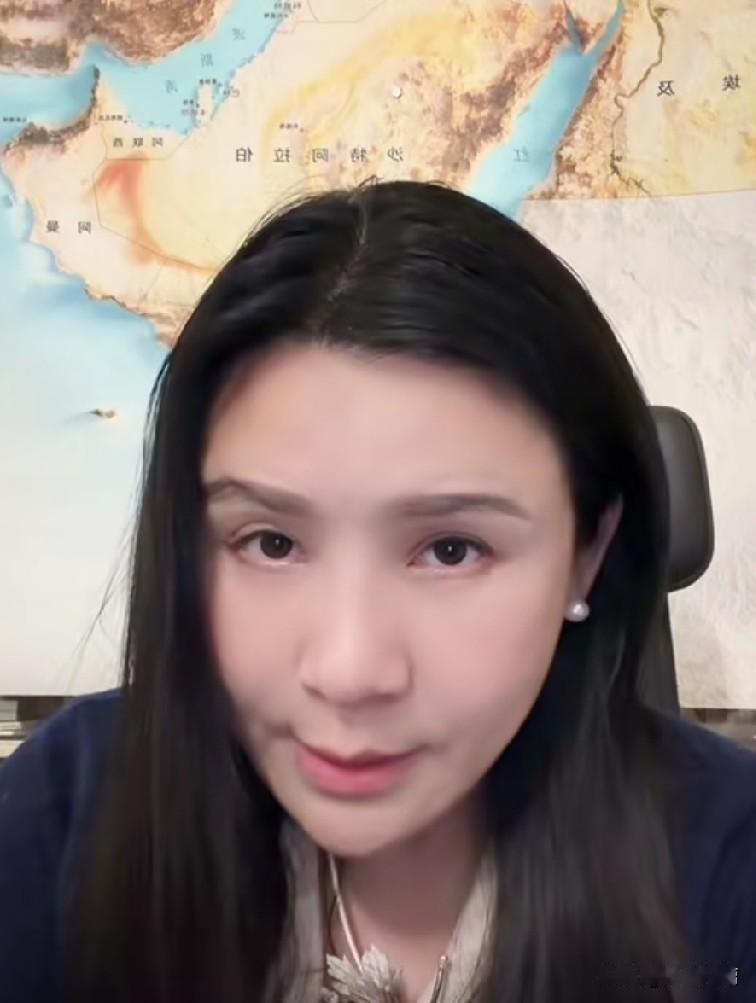 这个作家陈岚挺有意思的，什么热点问题她都勇敢的站出来，毫无顾忌的说出自己的观点，