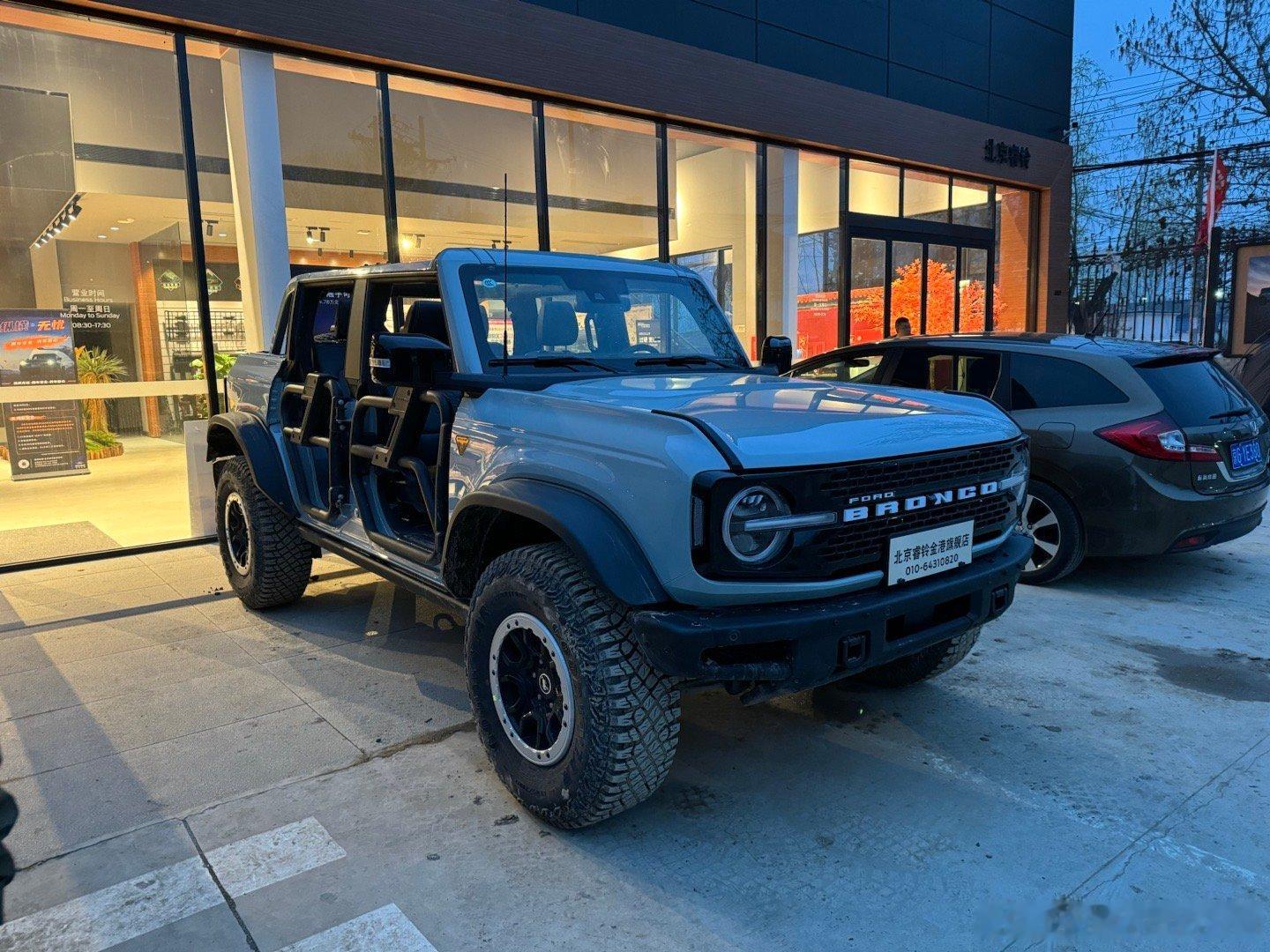 落地北京直奔福特纵横4s店，来浅试下国产的福特烈马Bronco，试驾车拆门拆顶，