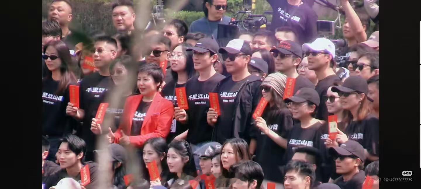 朱一龙千里江山图开机图朱一龙千里江山图开机照朱一龙《千里江山图》开机照，可以可以