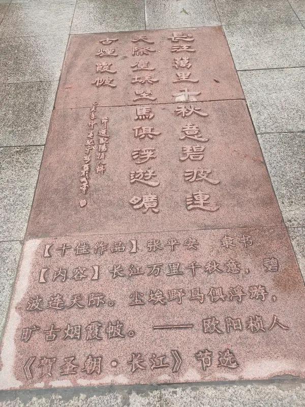 曾国藩的社死现场：给活人写挽联翻车记
晚清重臣曾国藩痴迷写挽联，某日躲书房给好友