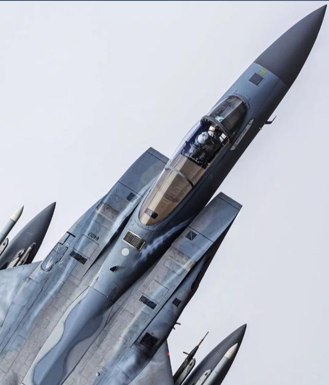 为啥说中美空军差距越来越大了，因为就在美国空军还在为生产F-15EX瞎折腾的时候