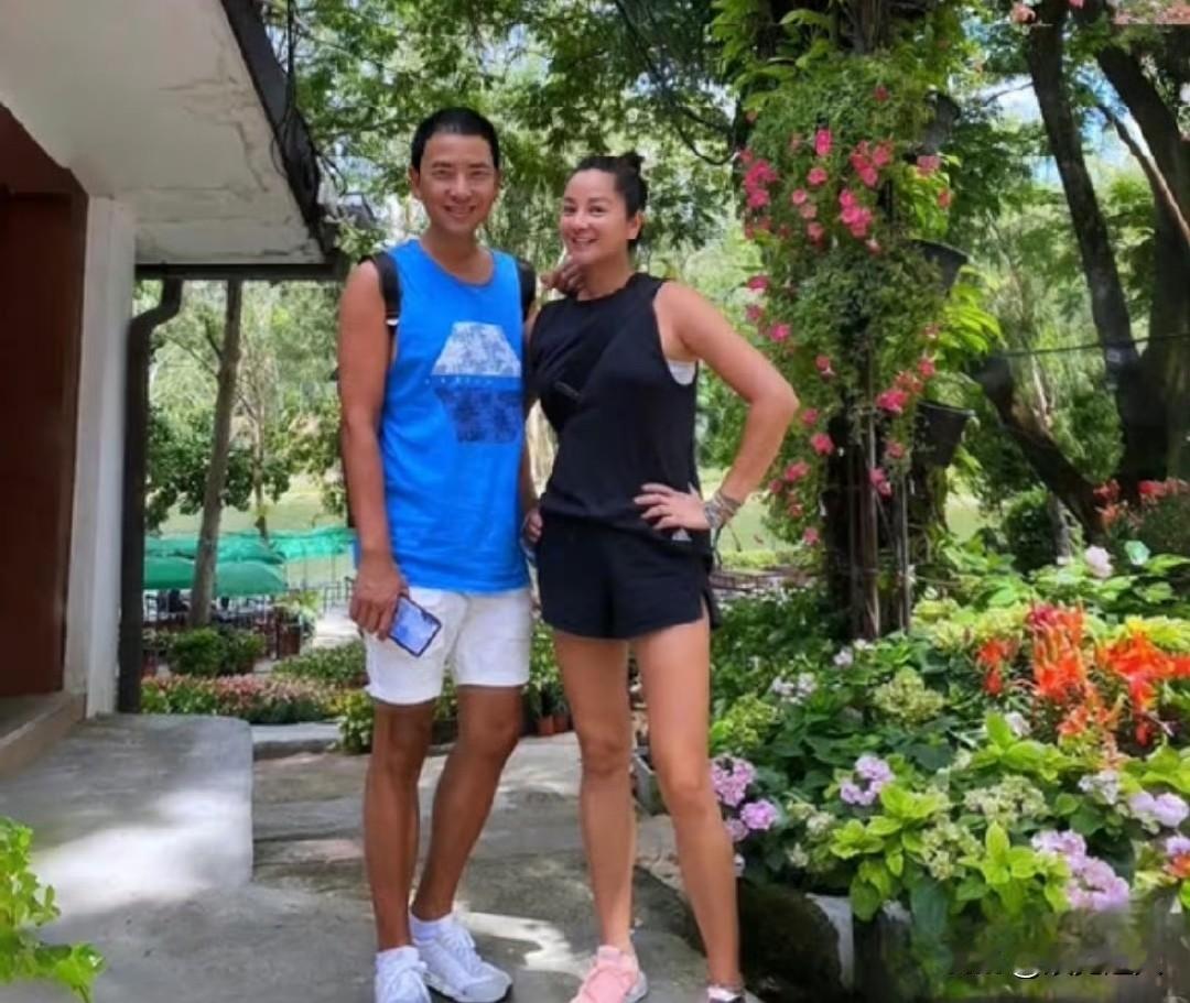 不领证也算结婚？
 
最近瞿颖已婚冲上热搜，消息不是她自己官宣，而是被好友李静在