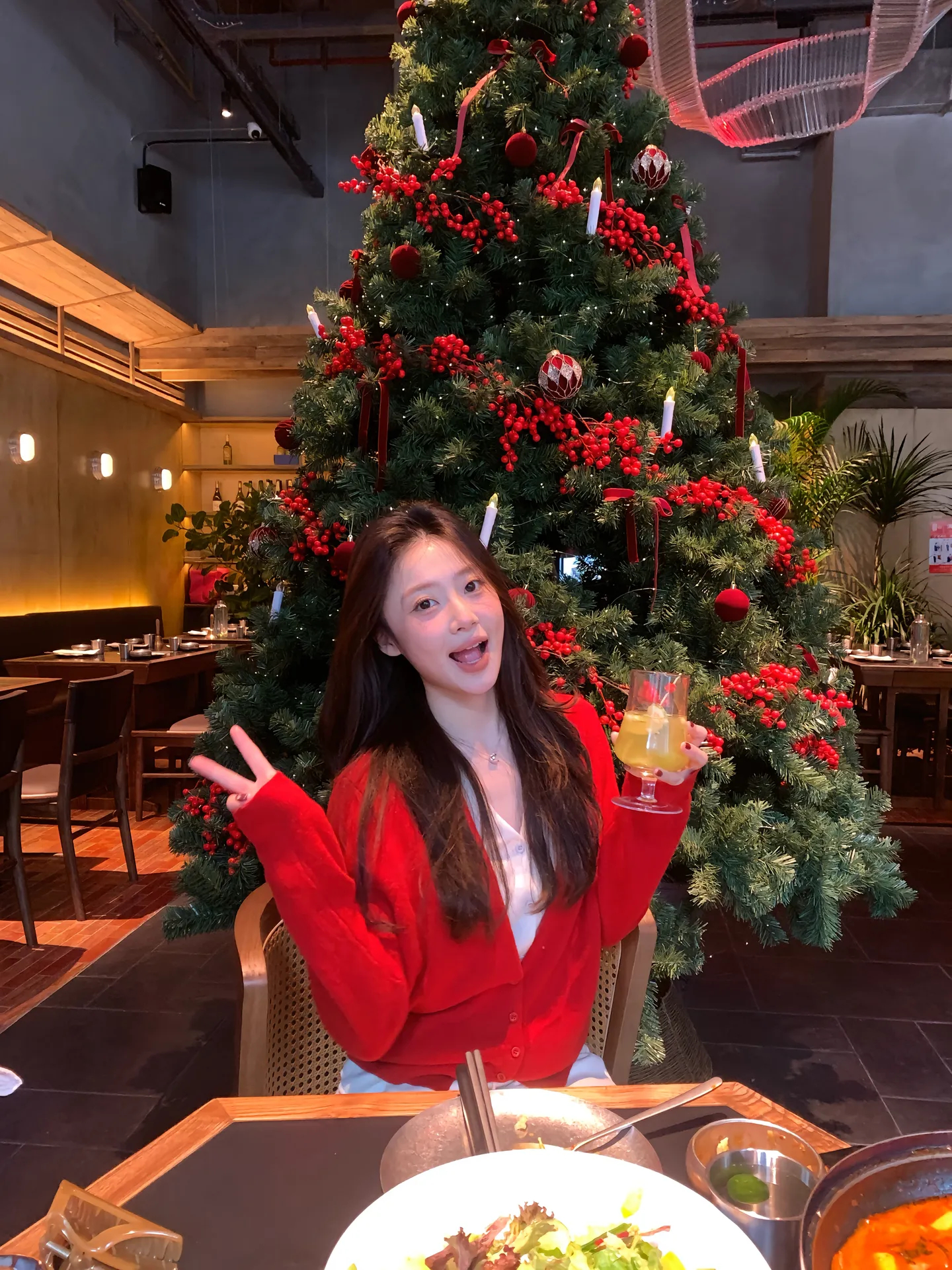 圣诞节快乐！愿你在这个充满温馨与惊喜的节日里，收获满满的幸福、快乐与温暖，所有的