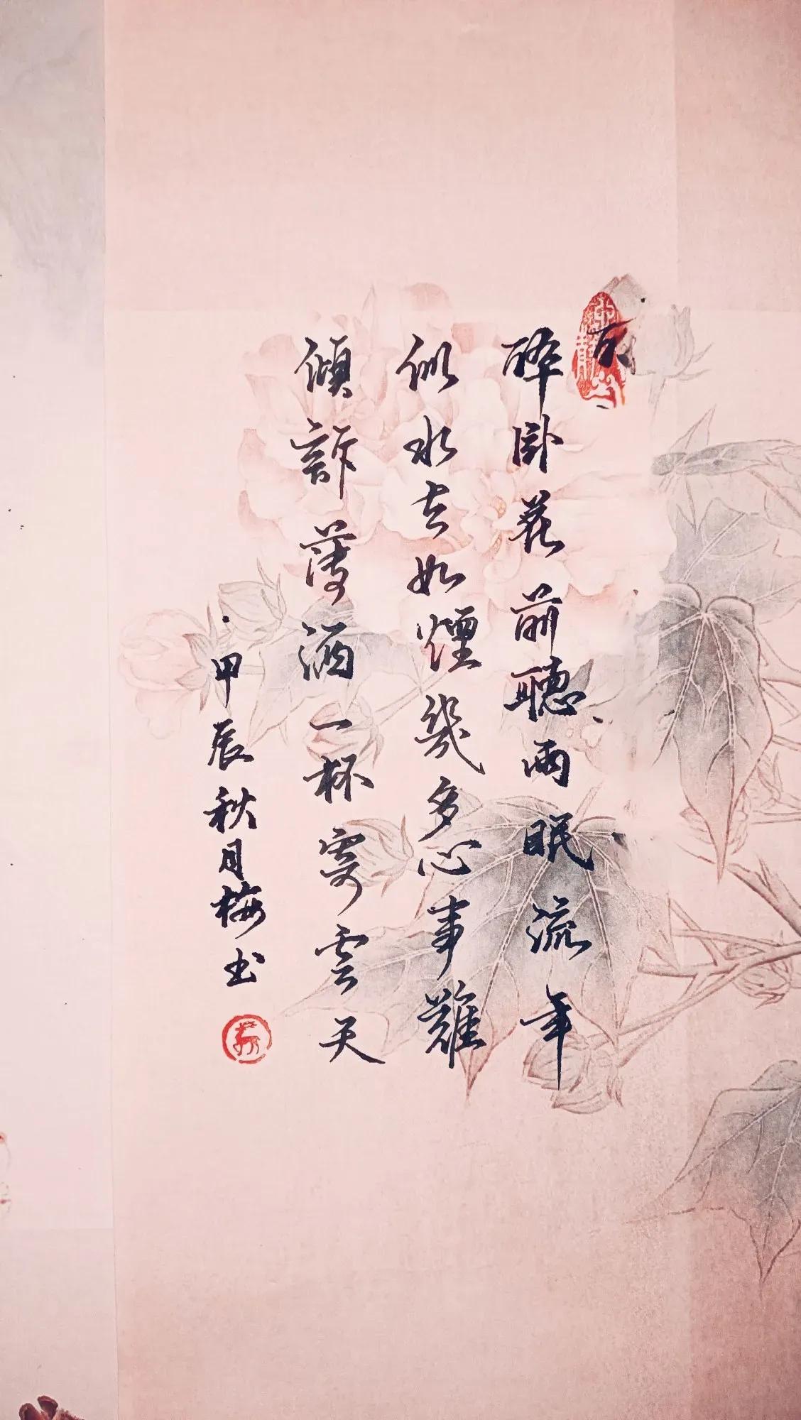 今天一到公司发现旁边的女同事趴在办公桌上抽泣，我问她：“怎么了？”她哽咽道：“我