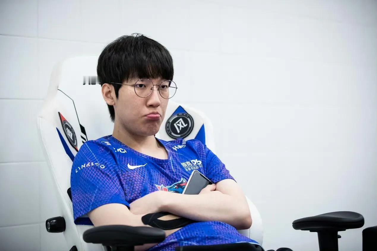 想不到回旋镖这么快就打回来了！最近Tarzan和Gala的风评简直就是两级反转[