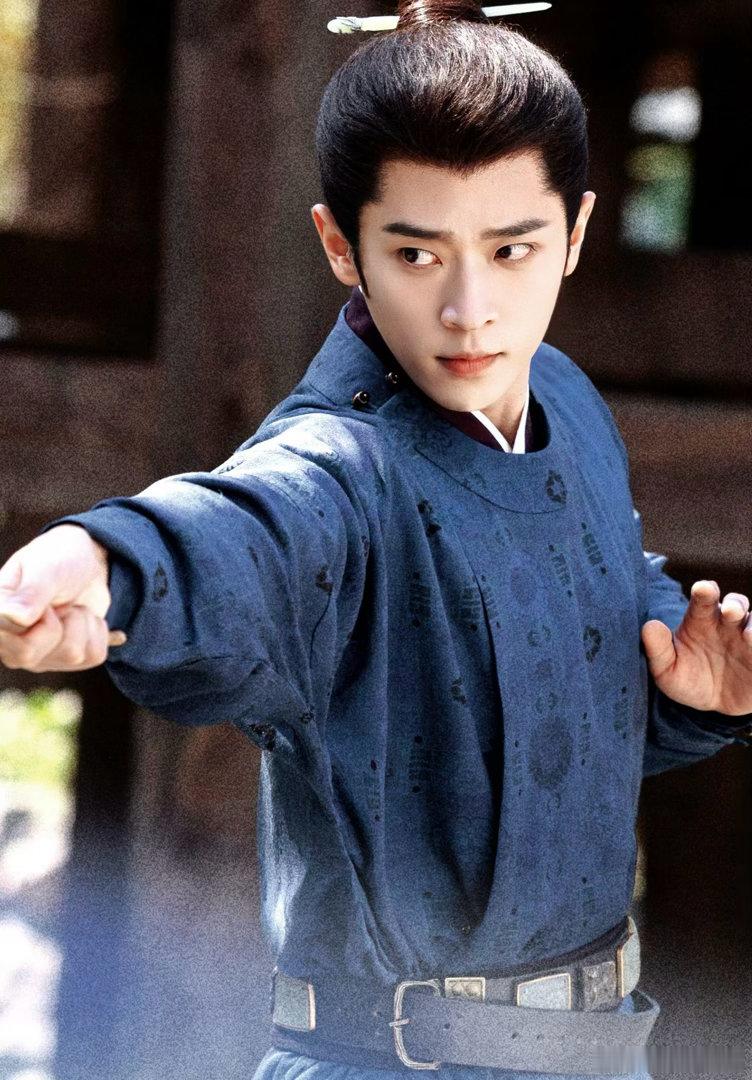 丞磊文臣脸武将身具象化 标准文臣长相配一身武将功夫，丞磊这种反差放在古装剧里确实