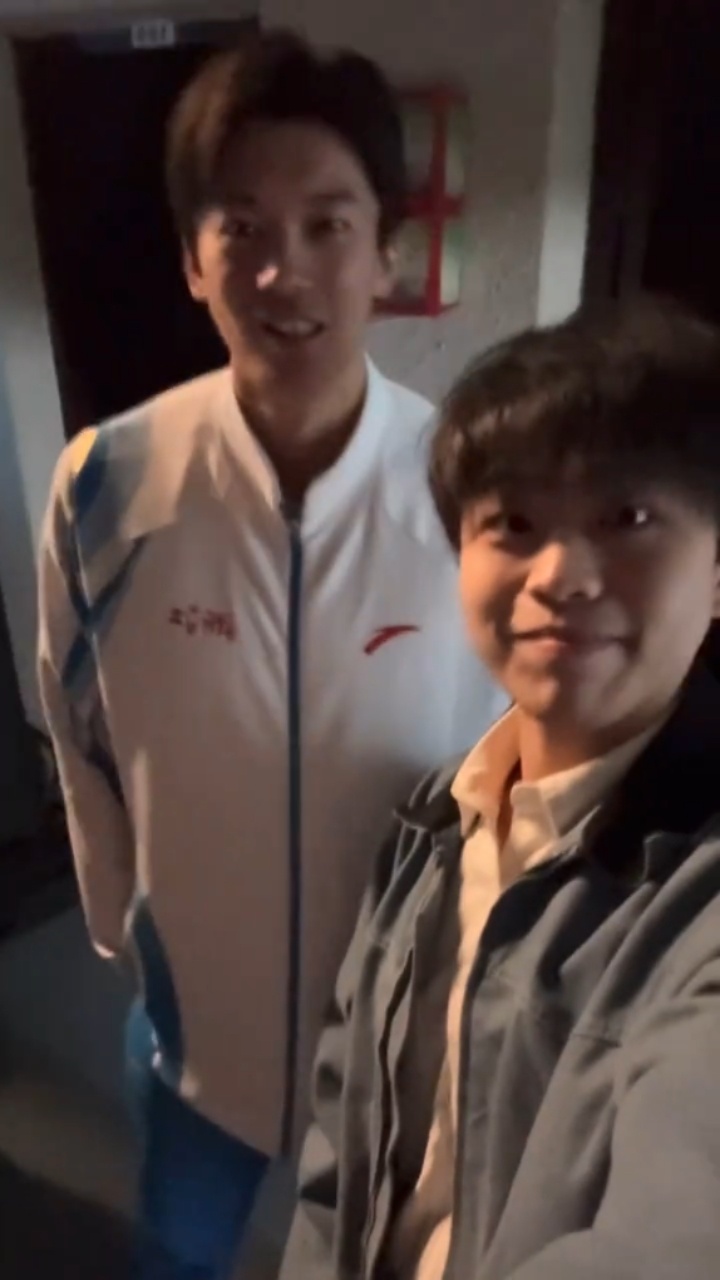 SWim进行时 『8650』20251203 宁波大学讲座合照掉落兔牙展示🦷c