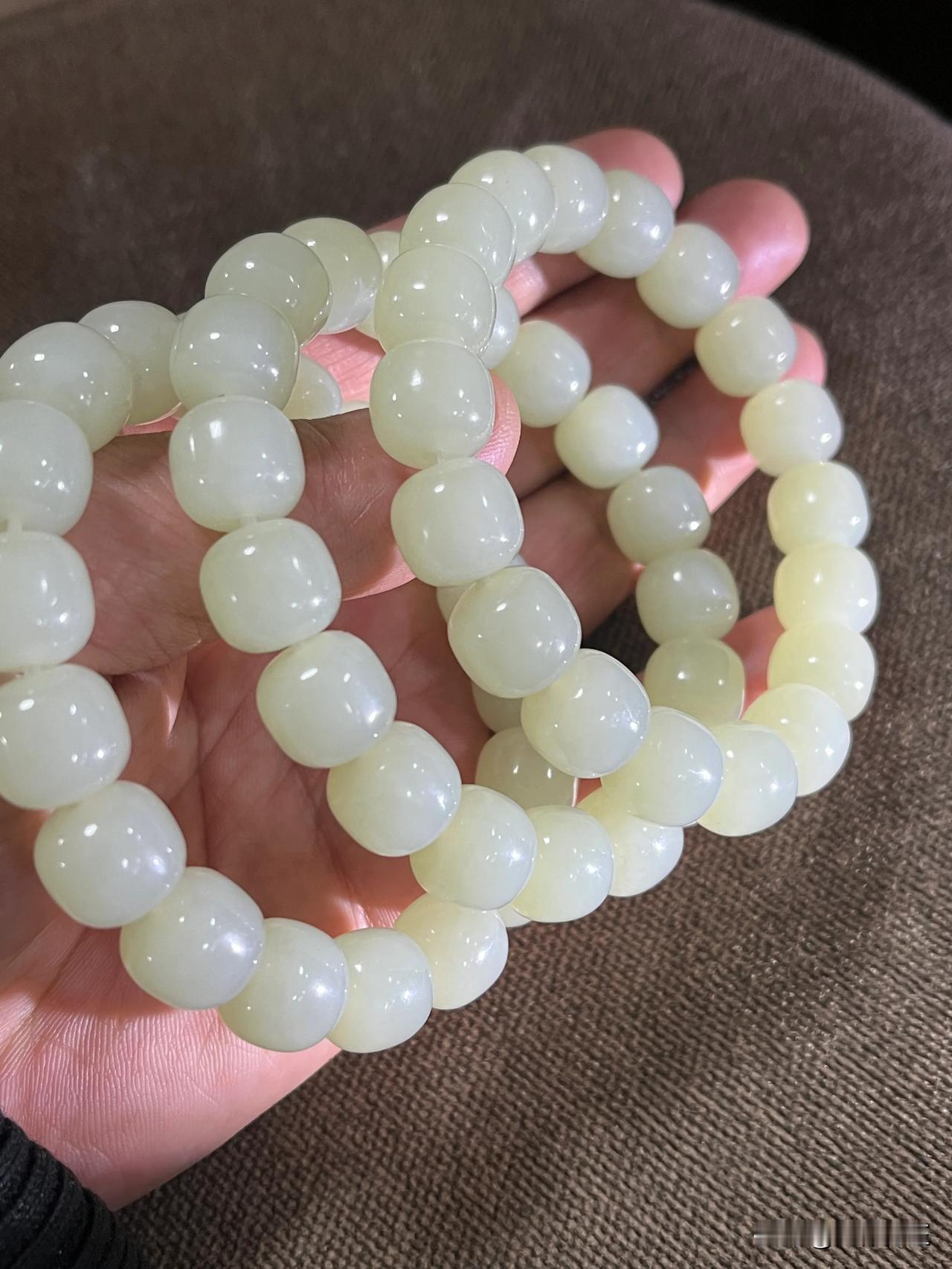 精品且末金山矿黄白料。细度油性好