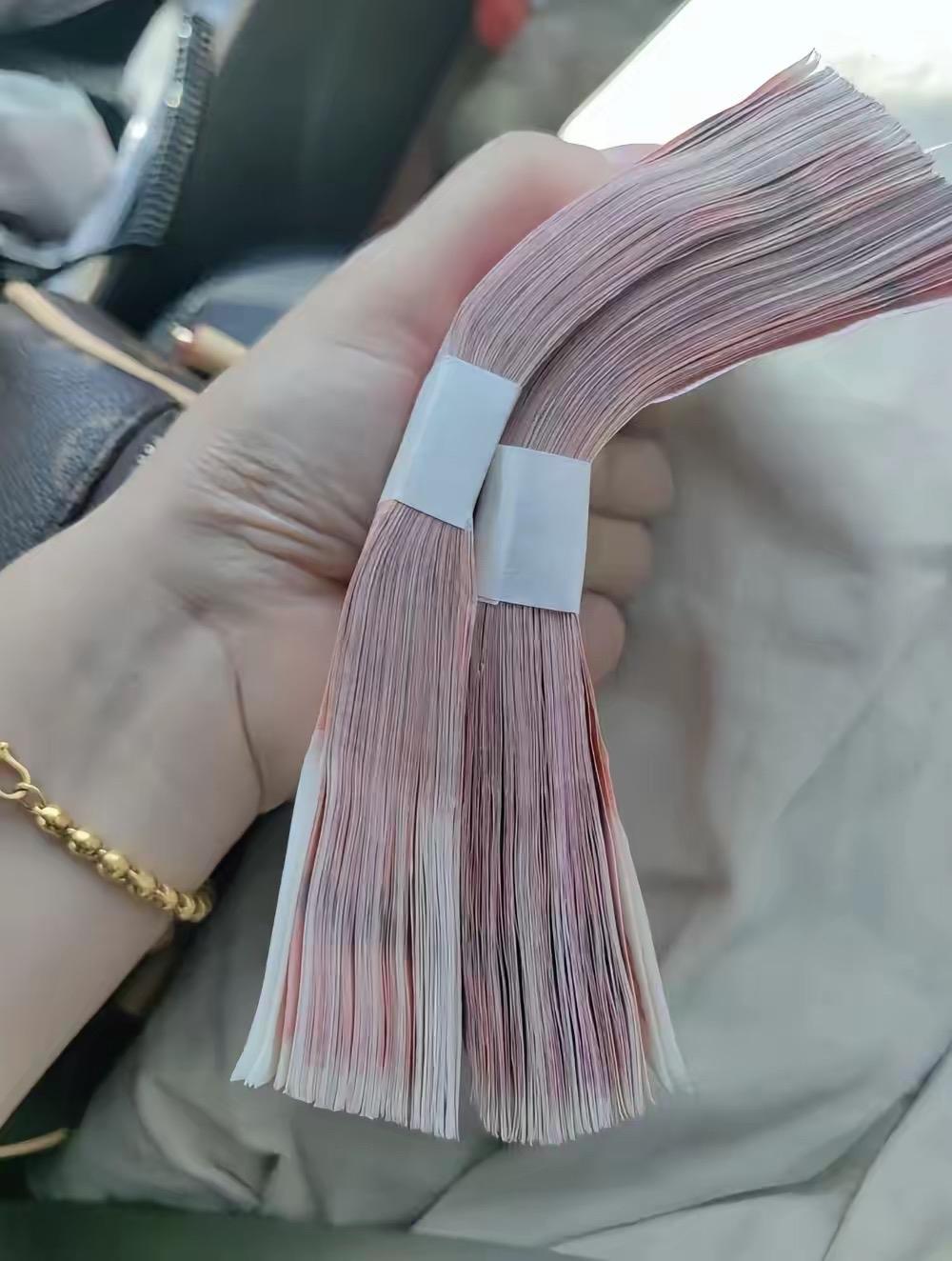 我一个朋友欠我22000，整整五年。
五年里，我跟她要过无数次。她总是说缓一缓、