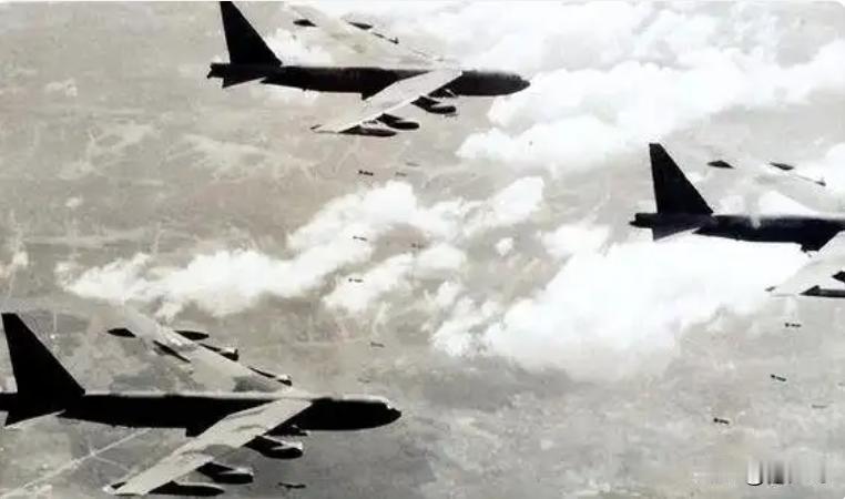 1964年12月3日，我军海军航空兵4师10团两架歼-6战机从青岛流亭机场秘密起