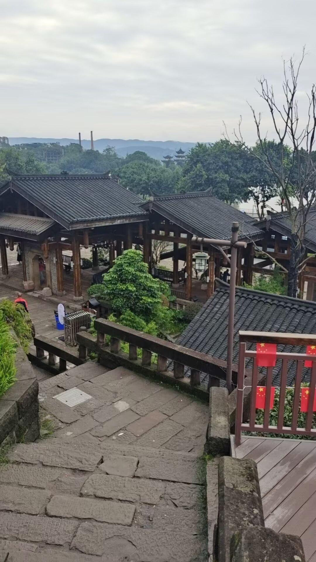 于有情之人交往最后的结局解释
我今晚在茶室邀请一位多年的好友到我家里座客。这个好
