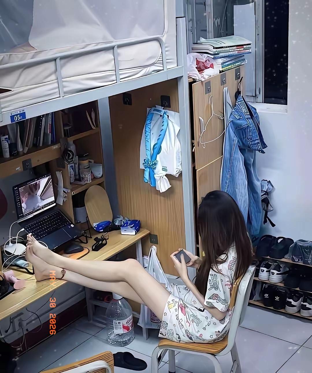 这种大学生应该不会有男朋友吧。大学女生恋爱 大学暗恋对象 高校找对象 上海高校恋