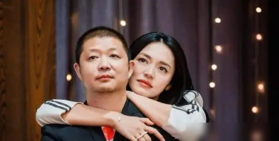 姚晨、梅婷的婚姻为啥那么稳？有人直接说，是把老公“保姆化”了。这话听着刺耳，但细