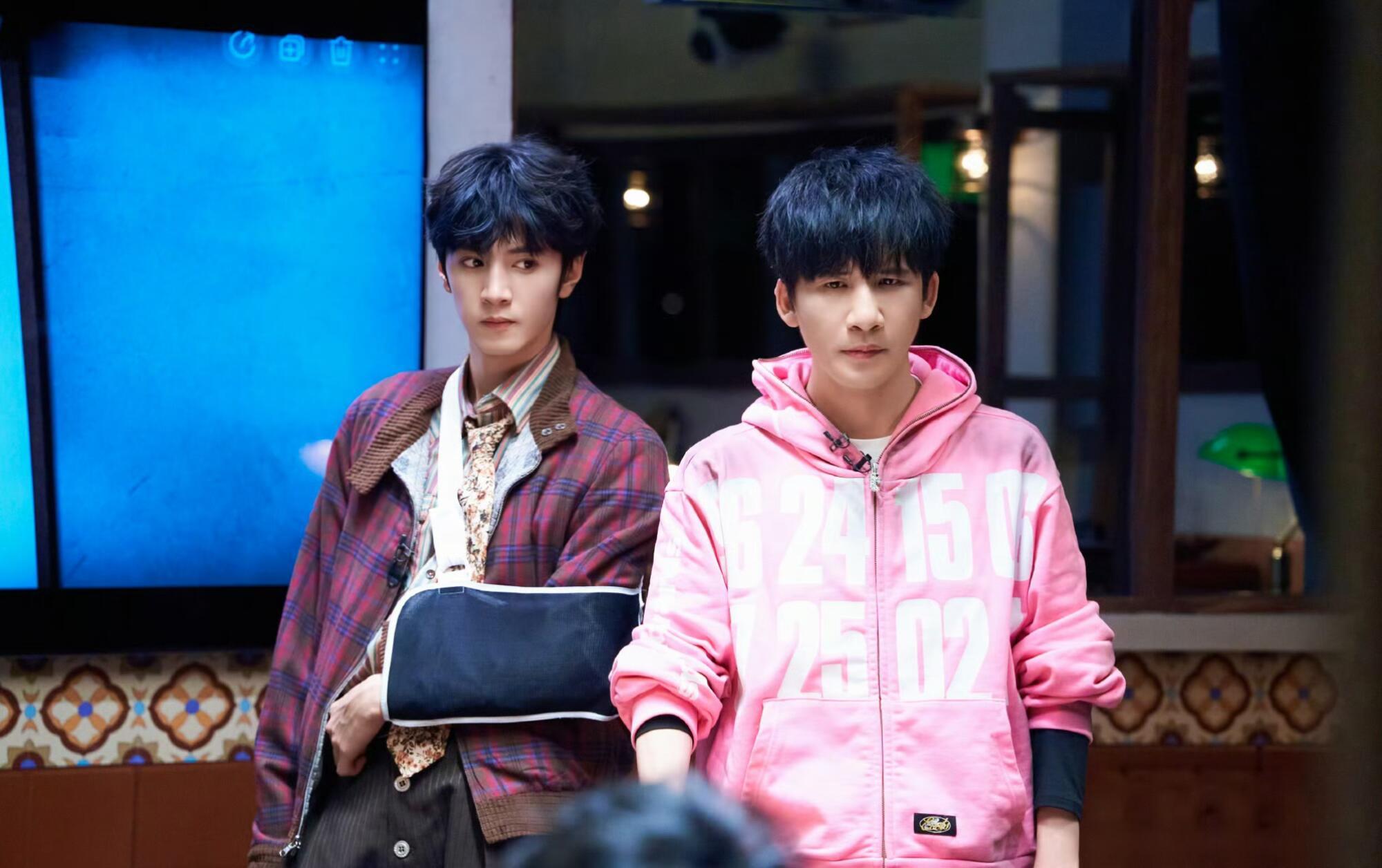 全员杀马特了好期待！该说不说，大侦探里女宝造型真的都太好看了！明星大侦探