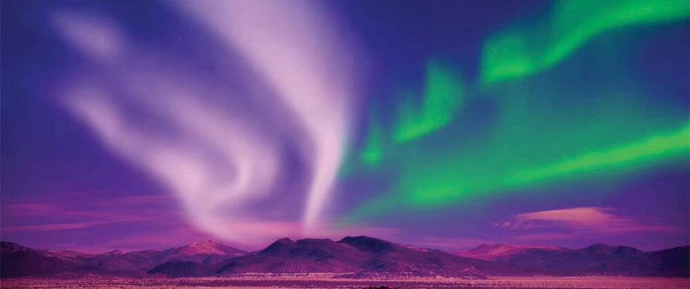 太阳活动峰年的威力让极光降临北京，不用长途跋涉追光，在本地找个清净的郊区，抬头就