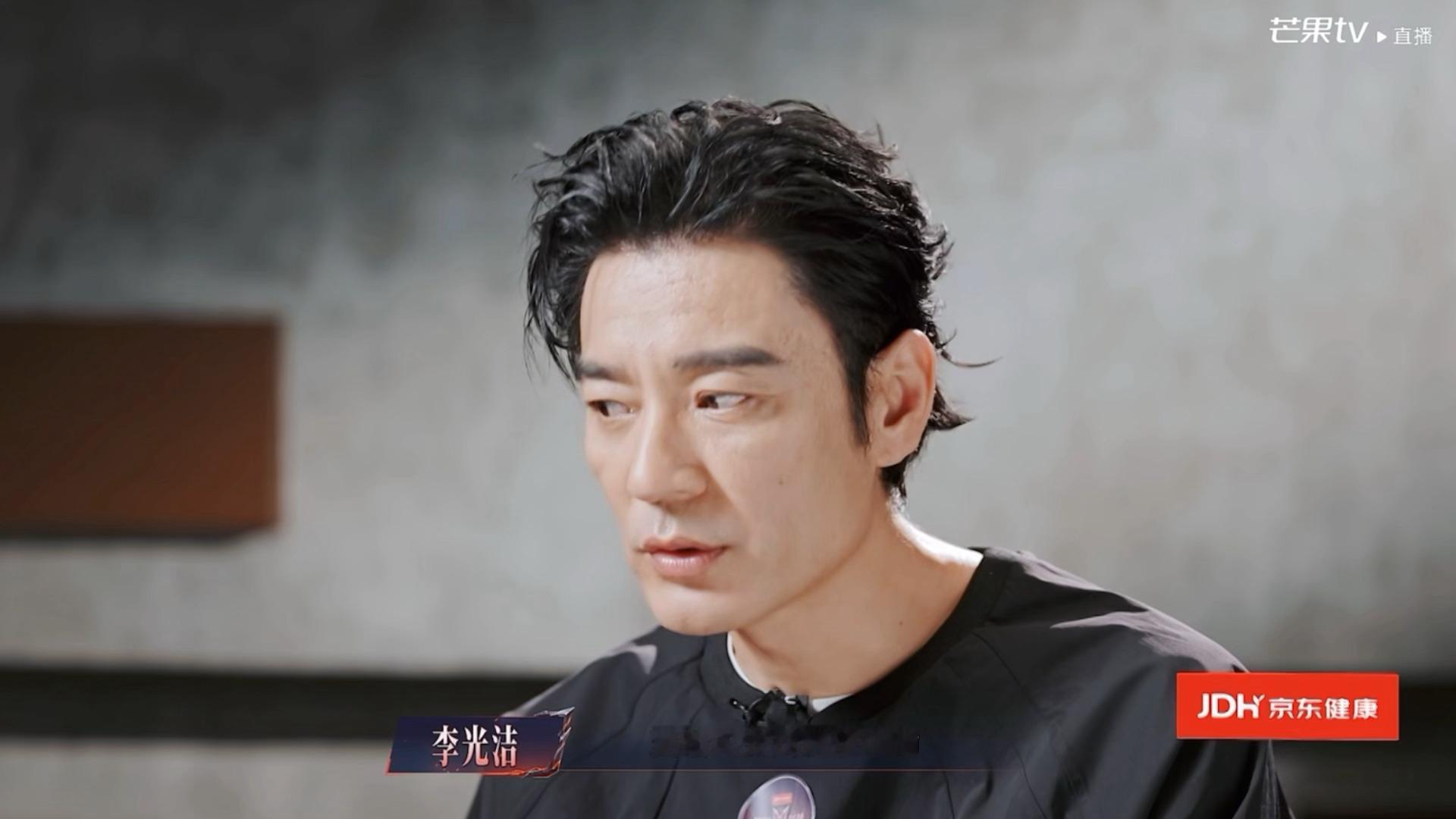 哈哈哈哈哈哈哈哈哈哈哈哈哈哈哈哈这个李光洁好像被忽悠瘸了。。。就这样跟叶润泽在各
