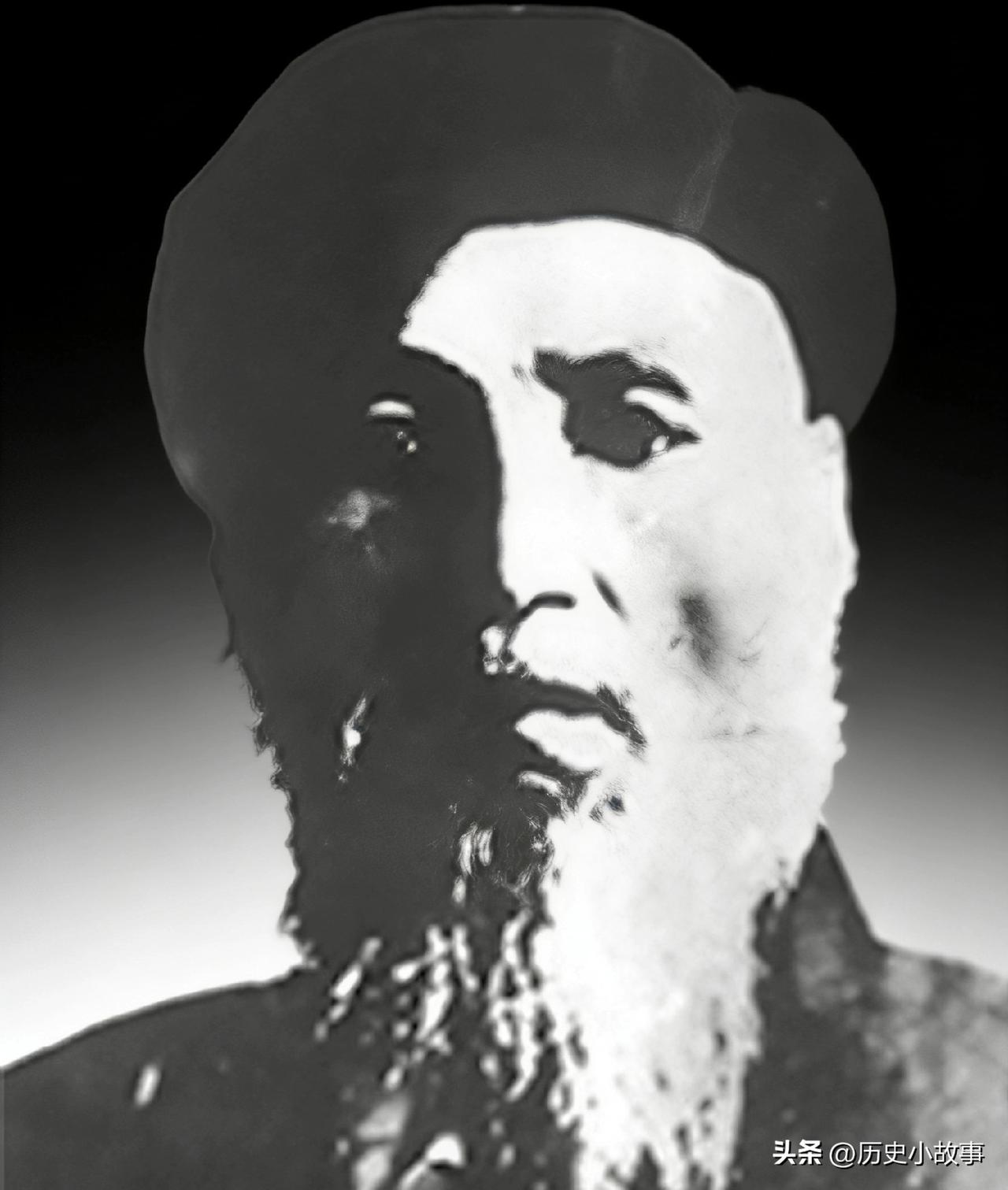 1937年西路军身陷绝境，周恩来倾尽家底并请出马步青恩师马德涵，这位老先生孤身入