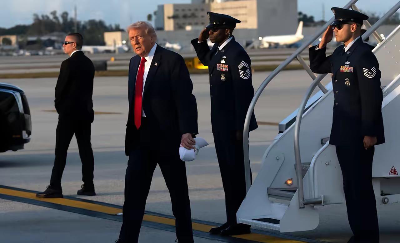 标题：华尔街日报今天报道：“伊朗战争进入第二周，美国总统特朗普正面临日益增长的压