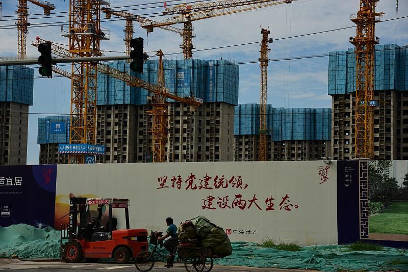 中国的发展离不开世界，世界的发展更需要中国的参于。人类面临全球性挑战，这个世界并