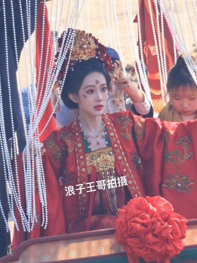婚服路透一整个美住！孟子义古装氛围感拉满
