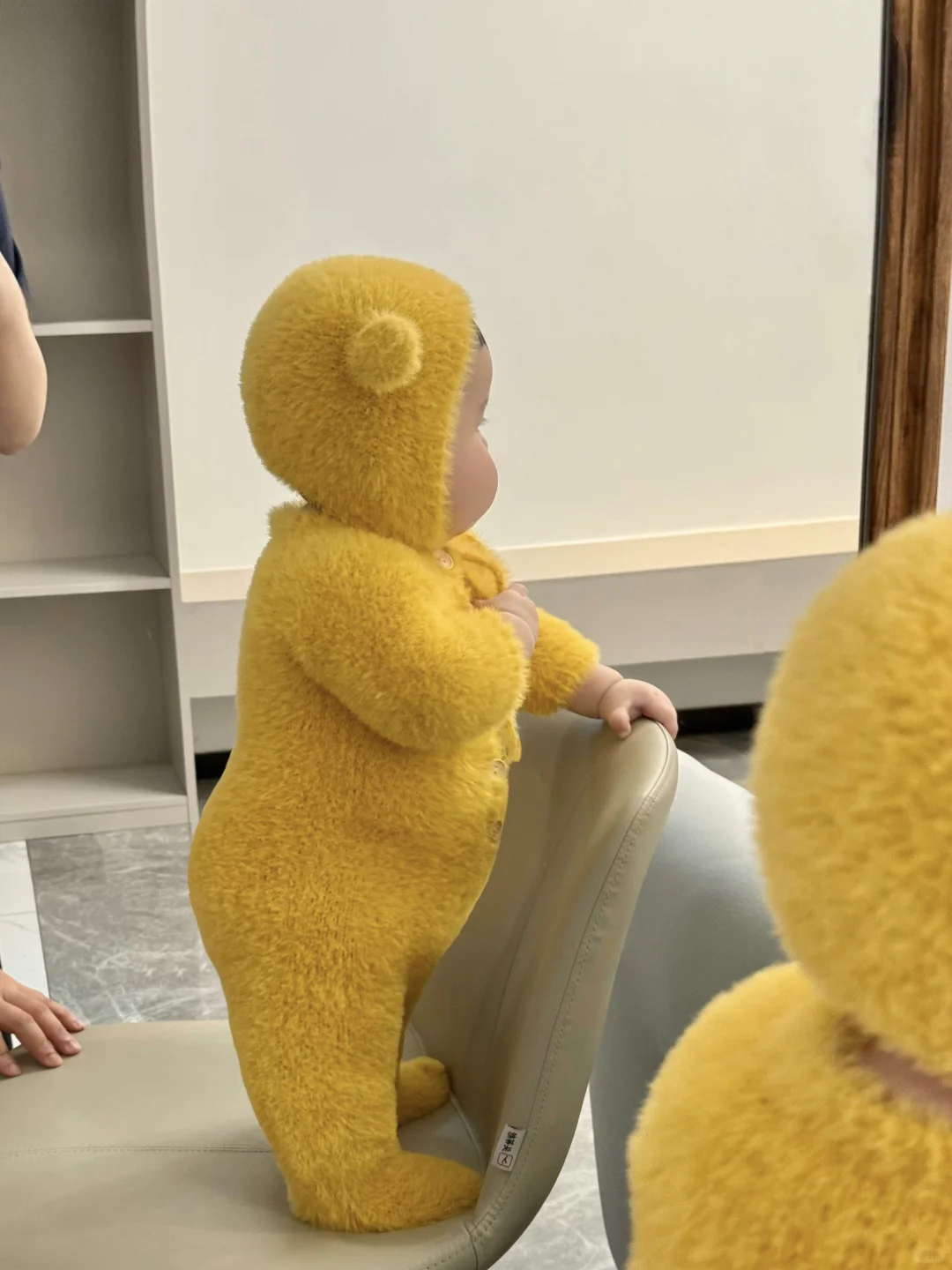 好喜欢我的胖宝宝，真像一个小手办呀～