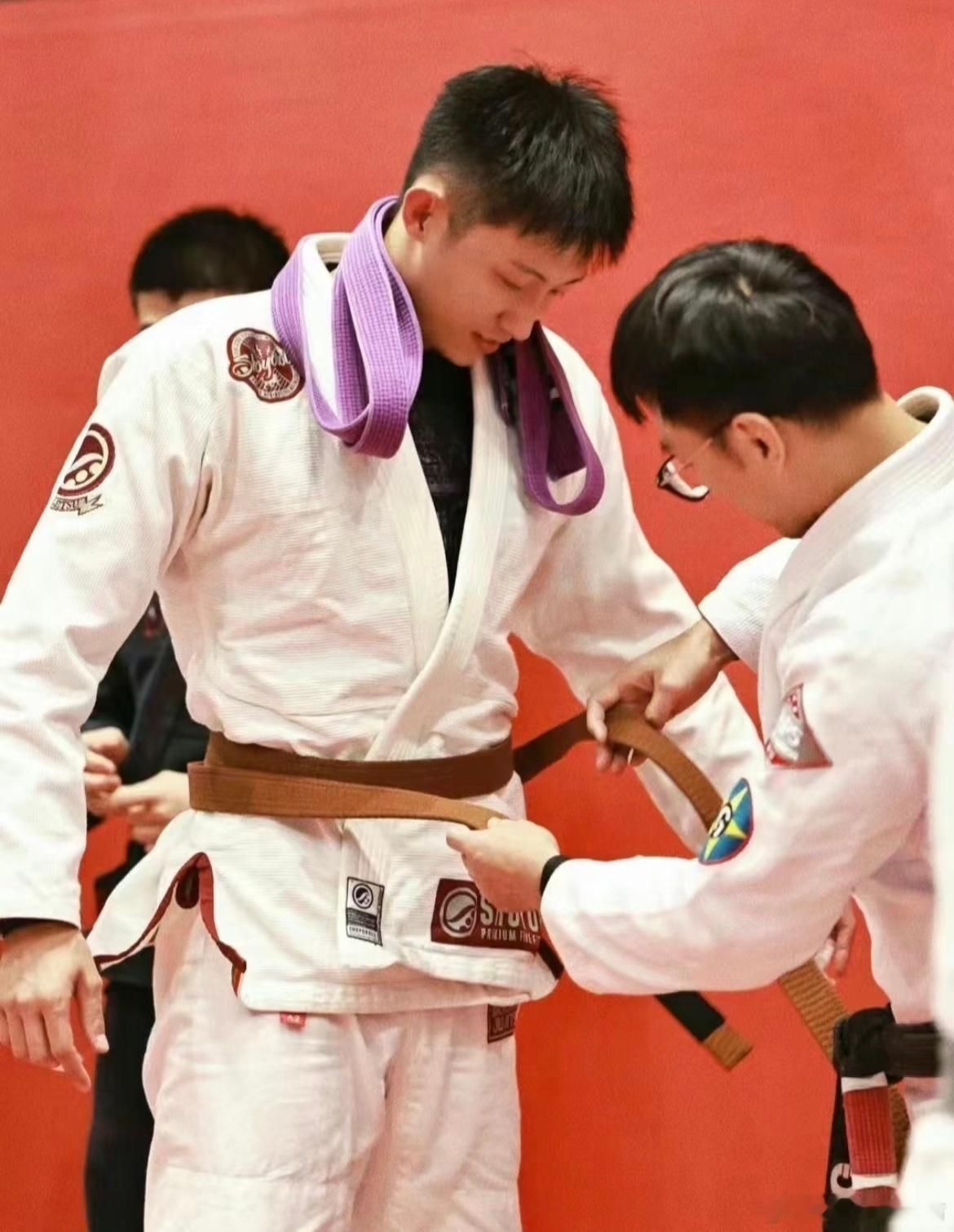 #纪凌尘 黄景瑜的十分之一#纪凌尘黄景瑜一种很新的计量单位出现了，纪凌尘也太搞笑