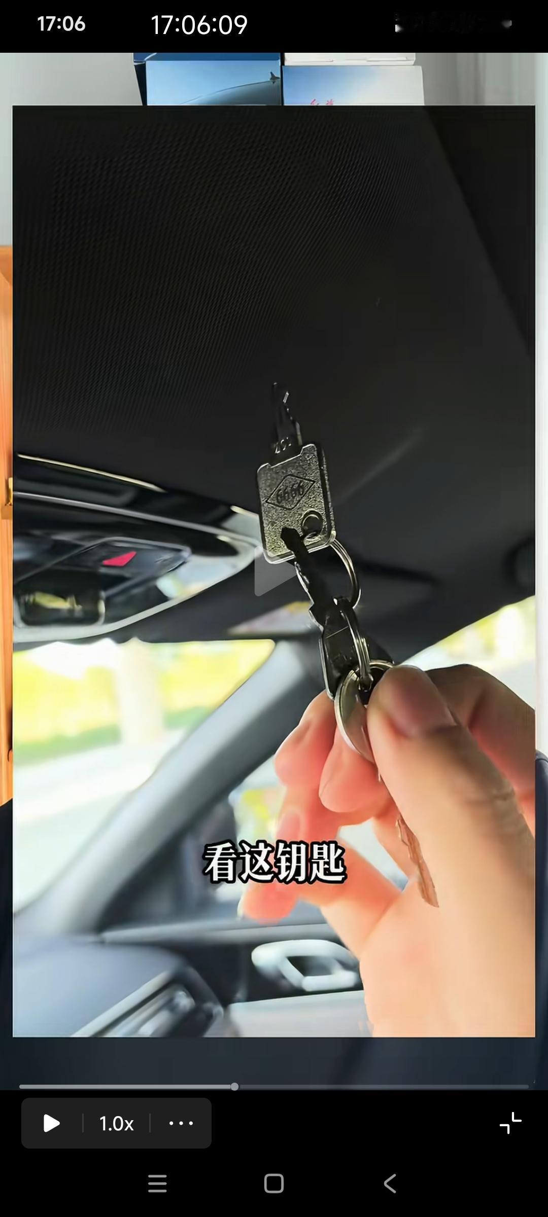 看到这段视频
博主说电车充电时车里会产生巨大的磁场
，为了证明车里磁场强度，他还