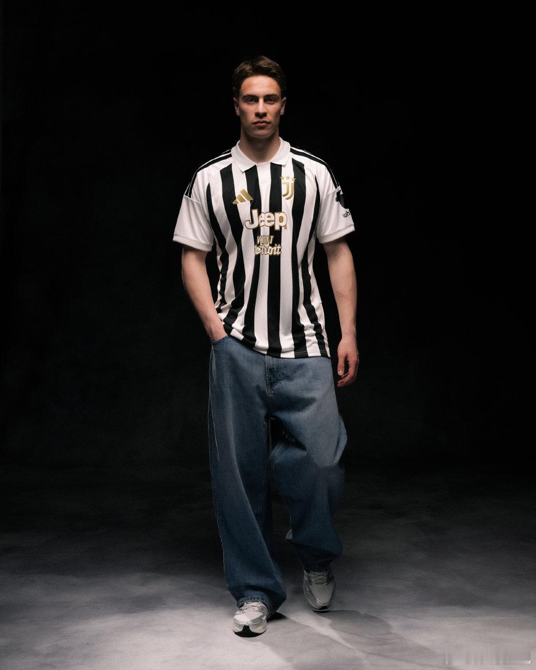 不只是一件球衣 ⚪️⚫️延续传统轮廓也增添新的风格 ✨FinoAllaFine 