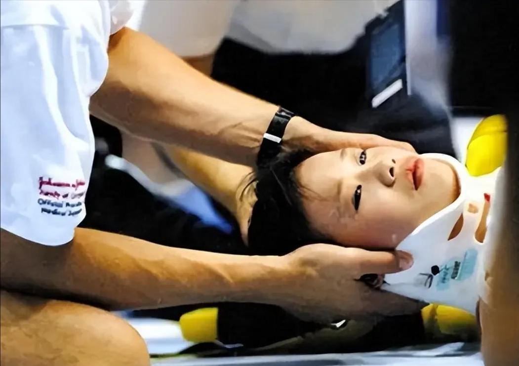 谁能想到？17岁高位截瘫，医生说她连生活都不能自理，可她不仅考上北大、嫁给挚爱，