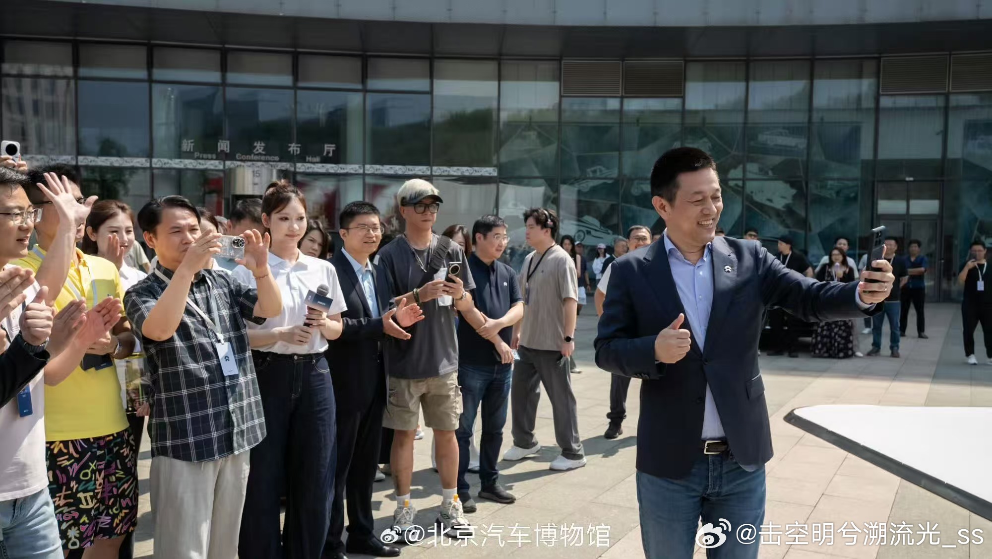 初代蔚来ES8入藏北京汽车博物馆 从2018年的“PPT造车”质疑，到八年后创始