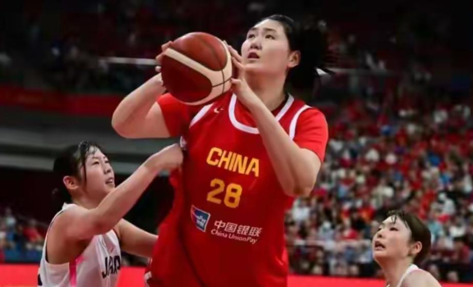 干的漂亮！中国女篮第二场热身赛，，72:64战胜巴西，可喜可贺！@体育力量 中国