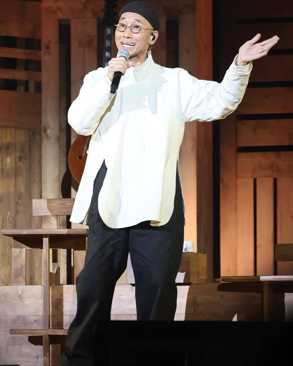 74 岁的卢冠廷（LoLo）阔别红馆 9 年，再度踏上红馆举办一连两场《My M