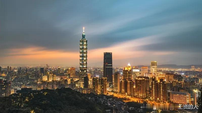 自己家里的事情，怎么会允许外人来说三道四的。

况且这些外人没有一个怀着好意，他