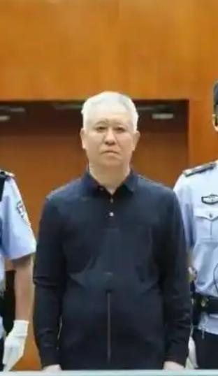 昨晚小聚，一朋友聊起刚看的电影互换人生，突然提出一个问题，如果有个机会，可以和图