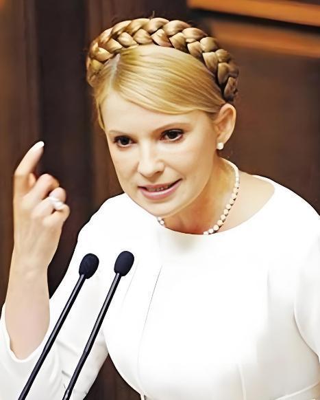 乌克兰民众最好能明白一个问题，那就是唯一能拯救乌克兰命运的是，可能是季莫申科。首