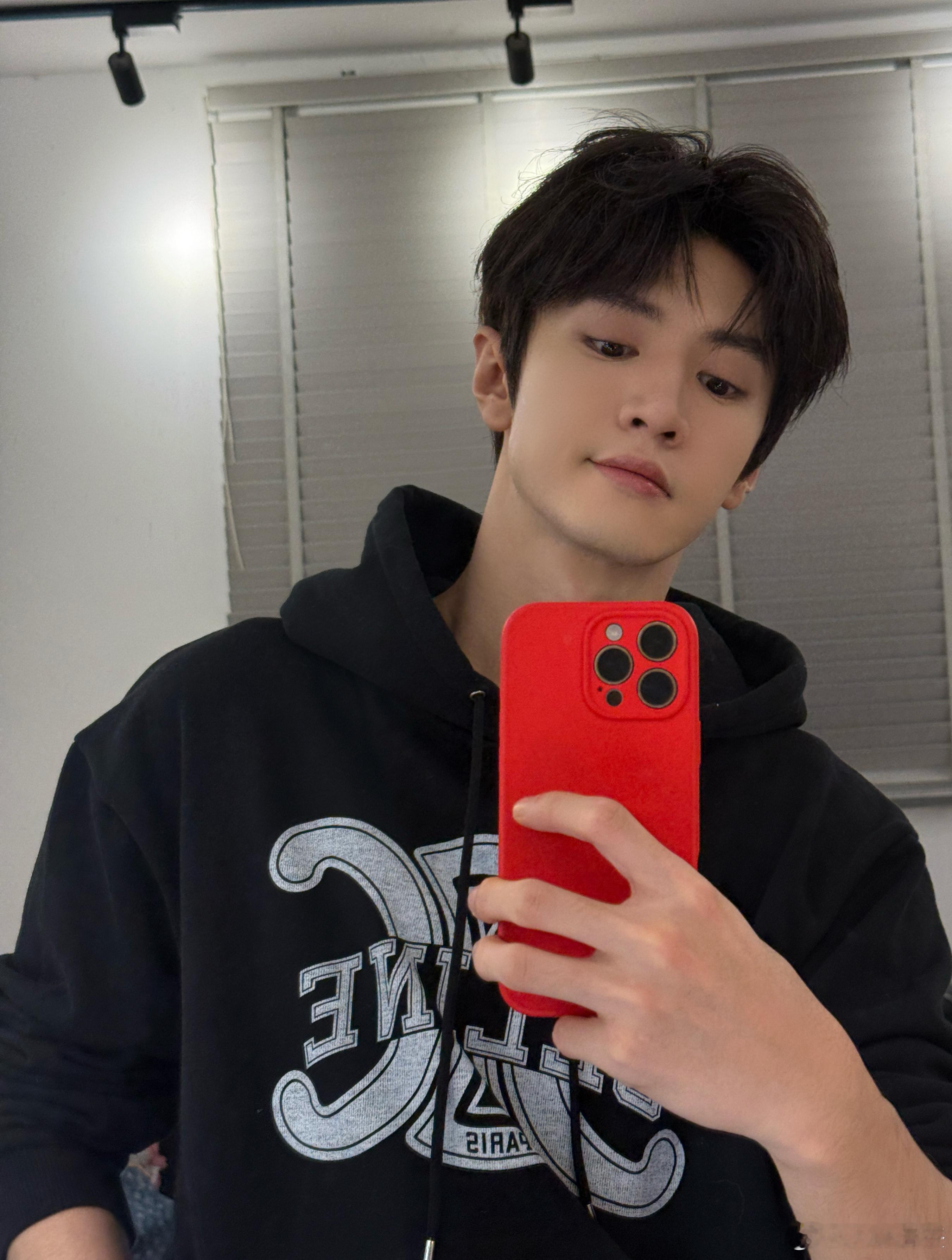 陈哲远显小，还可以和00生混一起 ​​​