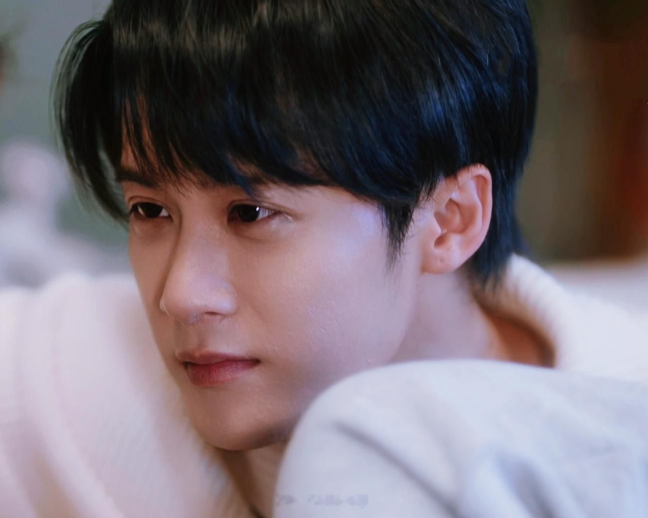 爱情就是嘴里不说也会从眼睛里偷偷跑出来的情绪💕李亦非那什么我再退一次｜李亦非甜