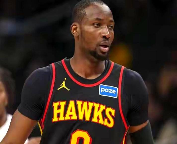 你敢信，76人本赛季四次碰老鹰全输，直接给对方送了赛季最长六连胜。
 
今天老鹰