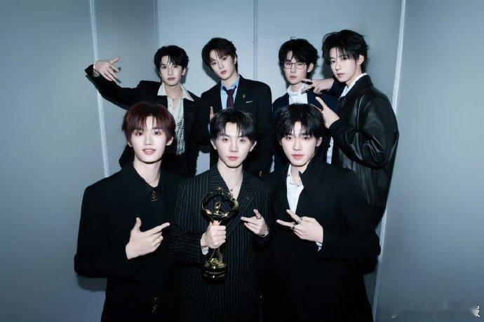 湖南卫视春晚迎来时代少年团的加盟官宣，少年们的马年新春舞台也确定迎来双舞台安排，