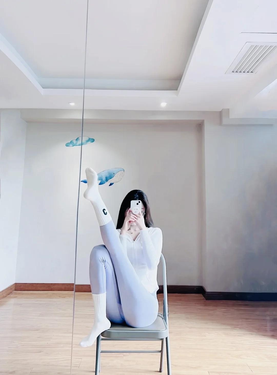 练瑜伽也要少女心💕～
今日ootd穿搭瑜伽改变气质 进入瑜伽裤时代是什么意思 