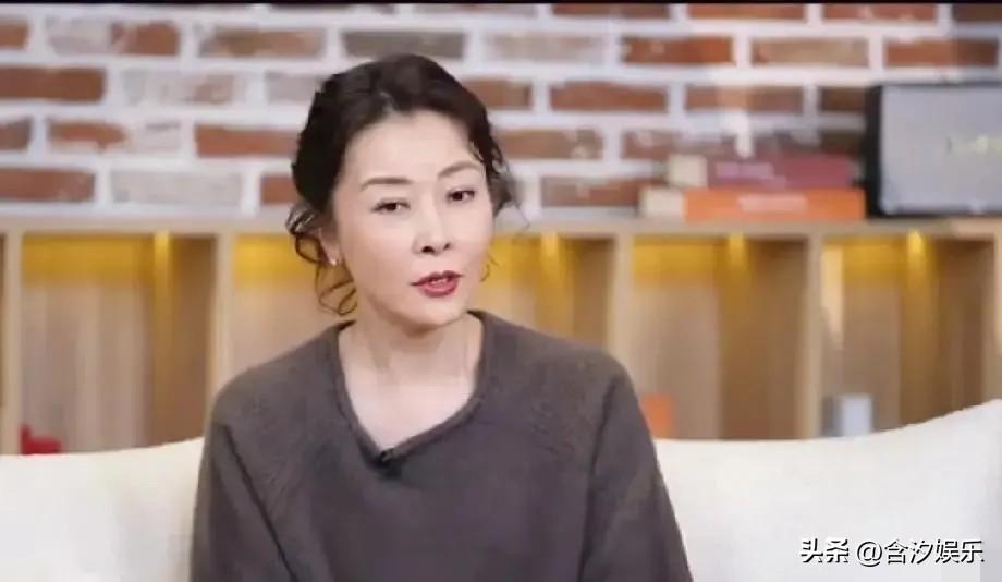 25年，柯蓝说：有一次在拍戏，我的一个女性朋友，就被我们的那个录音师骚扰，说哎呀