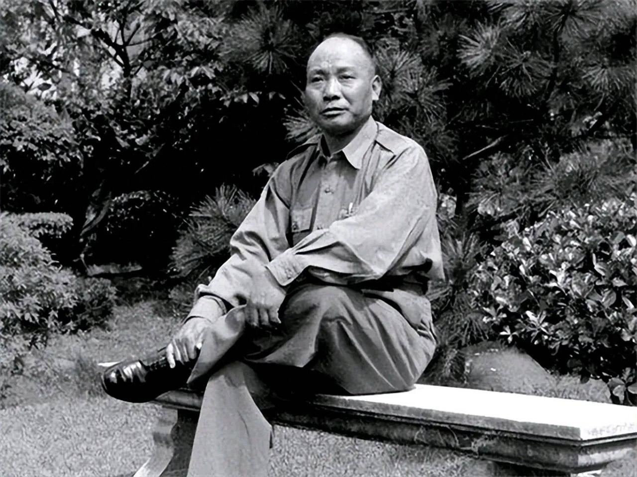 1949年，汤恩伯仓皇逃往台湾，身边娇妻儿女一个不落全带上了船，唯独把给他掏嫁妆