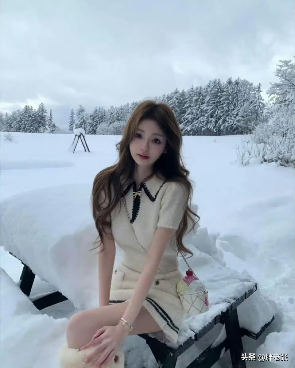 懒懒这身搭配真的很迷人，怪不得王少对她情有独钟！

这身材真的无敌，盈盈可握的小