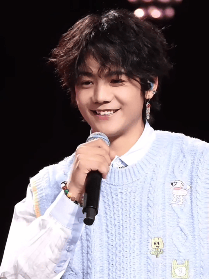 星光并非仅仅来自于单一维度的颜值，而是立体的多维魅力 